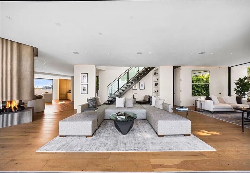 Photo of Others in Hollywood Hills West