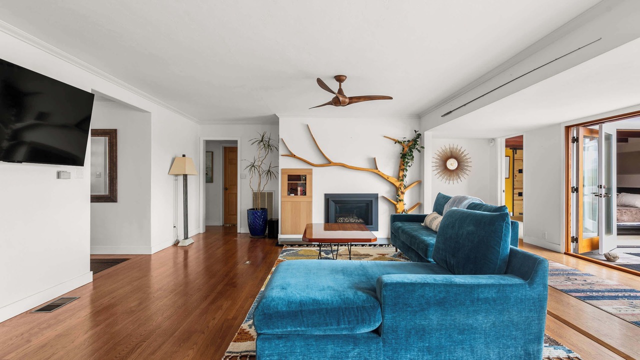 Photo of Livingroom in Wooded Area