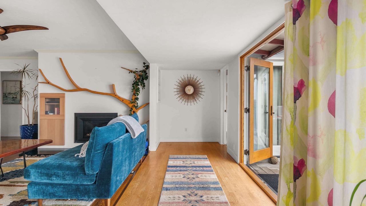 Photo of Livingroom in Wooded Area