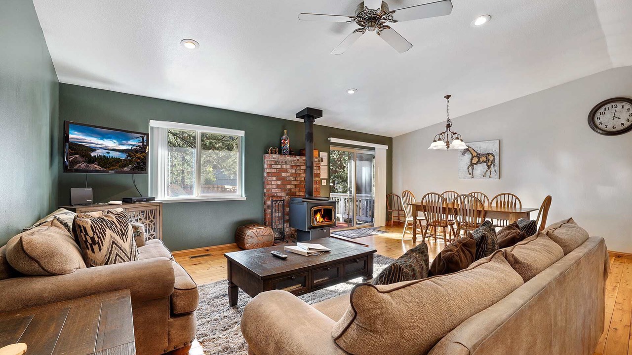 Photo of Livingroom in Christmas Valley