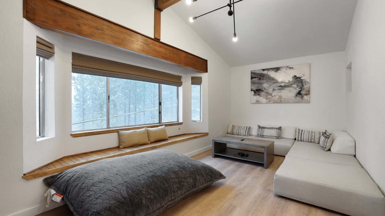 Photo of Livingroom in Country Club Estates