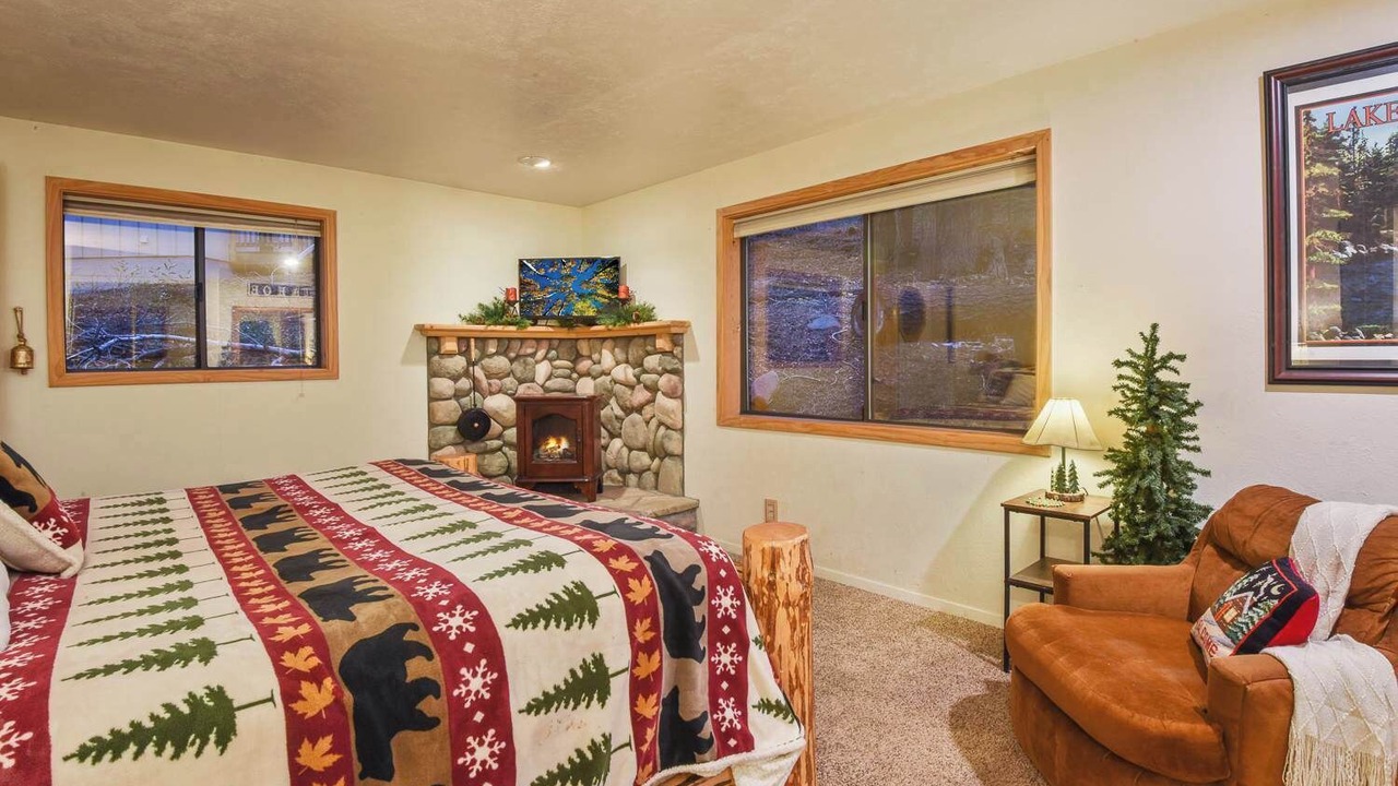 Photo of Livingroom in Tahoe Pines