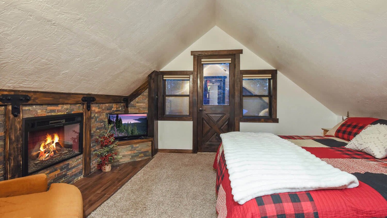 Photo of Livingroom in Tahoe Pines