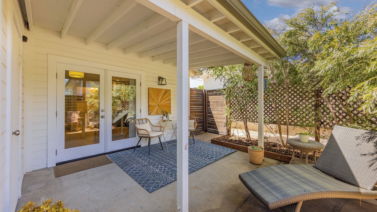 Photo of Patio Balcony in Meiners Oaks