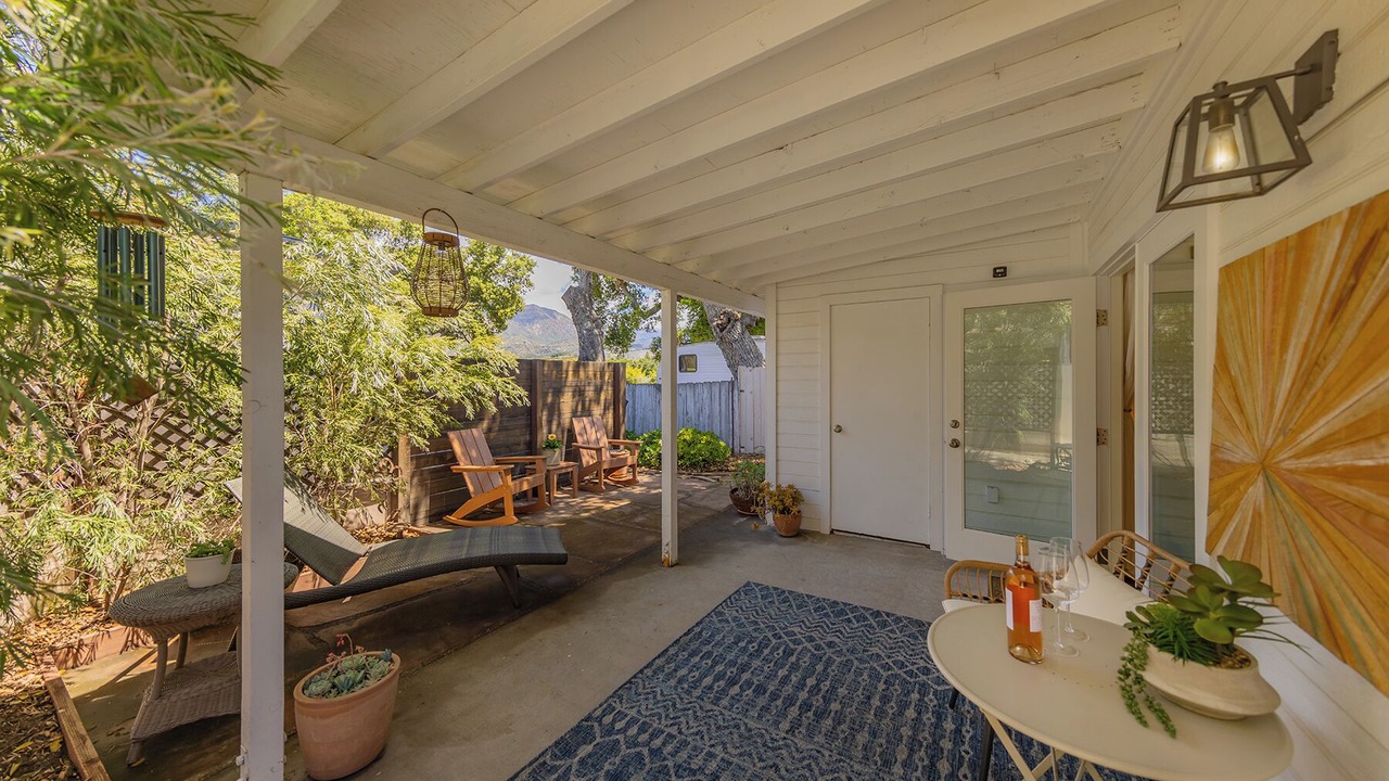 Photo of Patio Balcony in Meiners Oaks