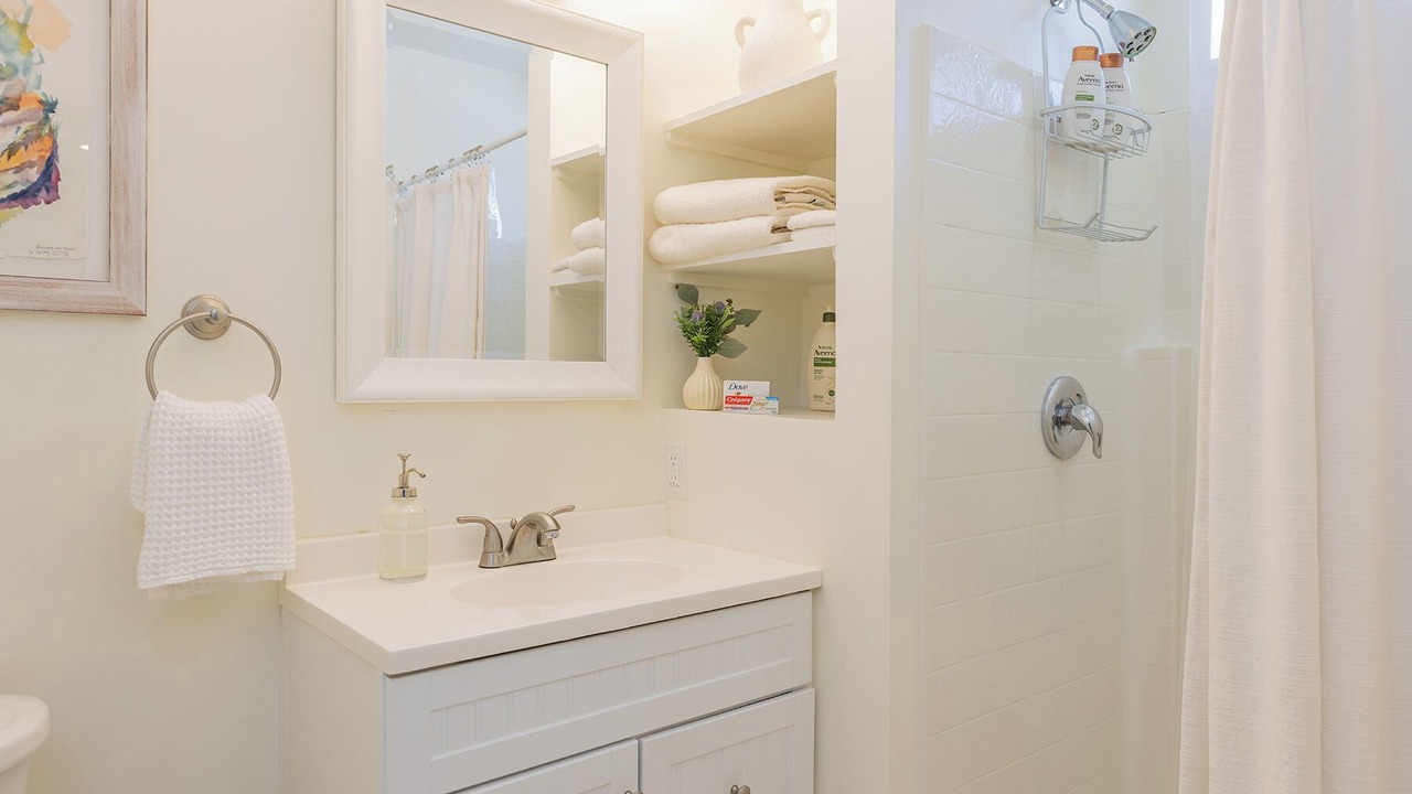 Photo of Bathroom in Meiners Oaks