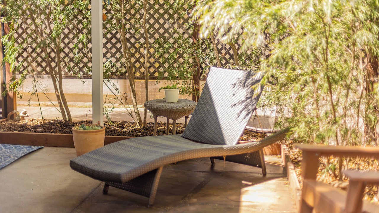 Photo of Patio Balcony in Meiners Oaks