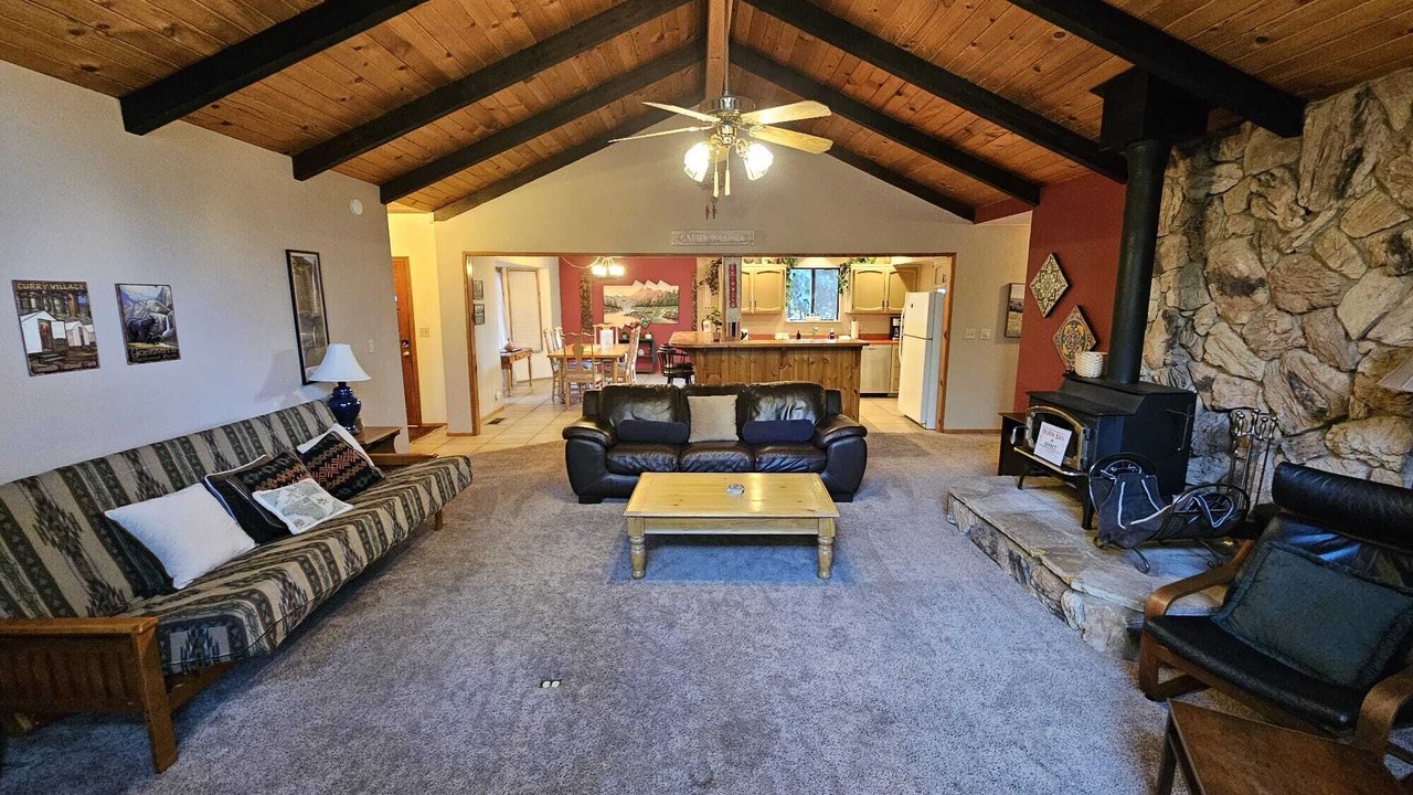 Photo of Livingroom in Oakhurst