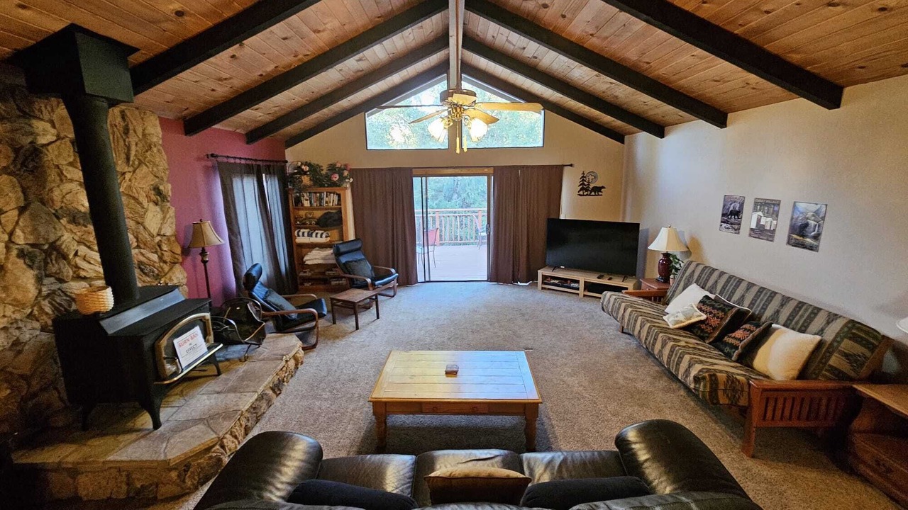 Photo of Livingroom in Oakhurst