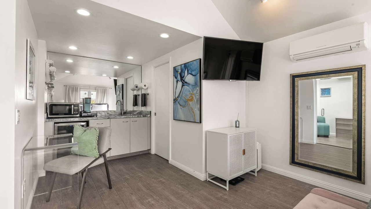 Photo of Livingroom in Village of La Jolla