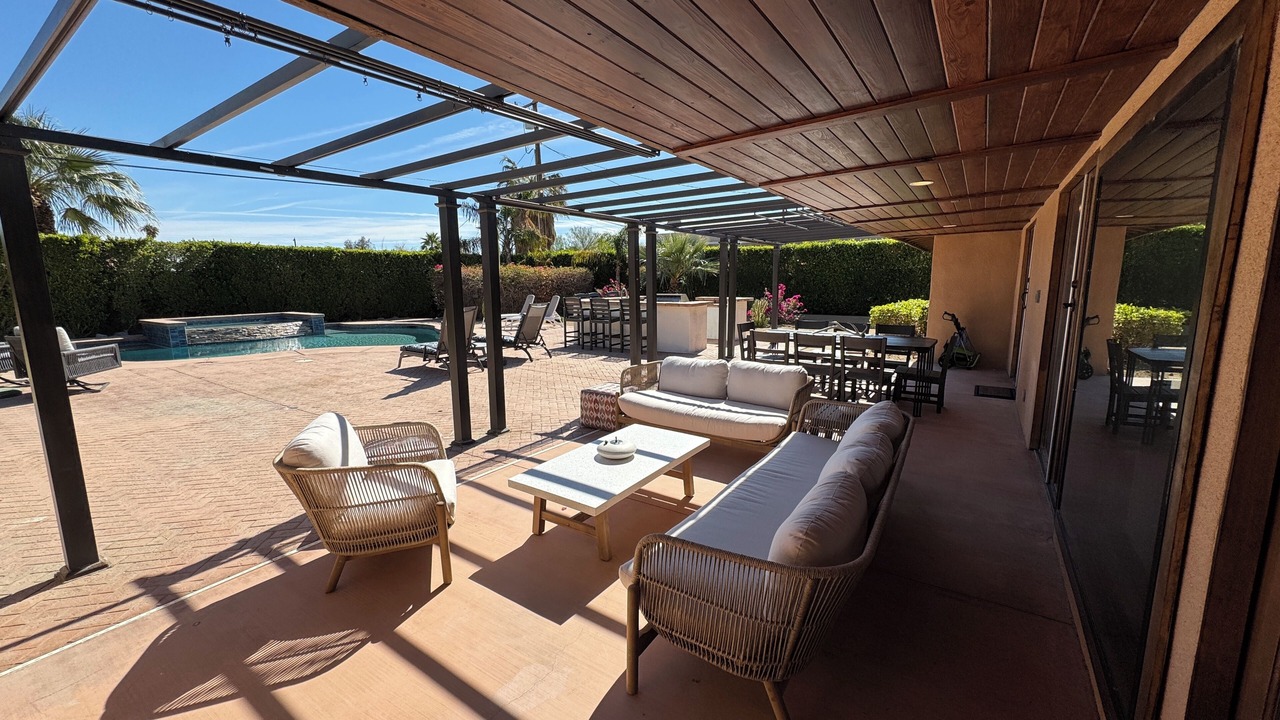 Photo of Patio Balcony in Racquet Club South