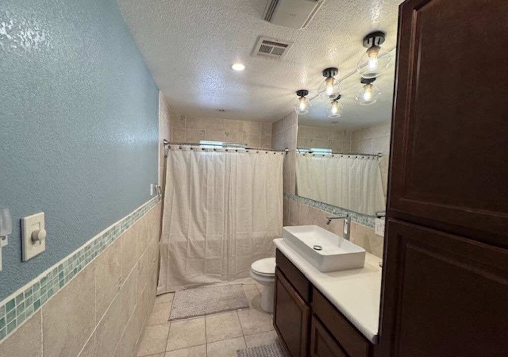Photo of Bathroom in Racquet Club South