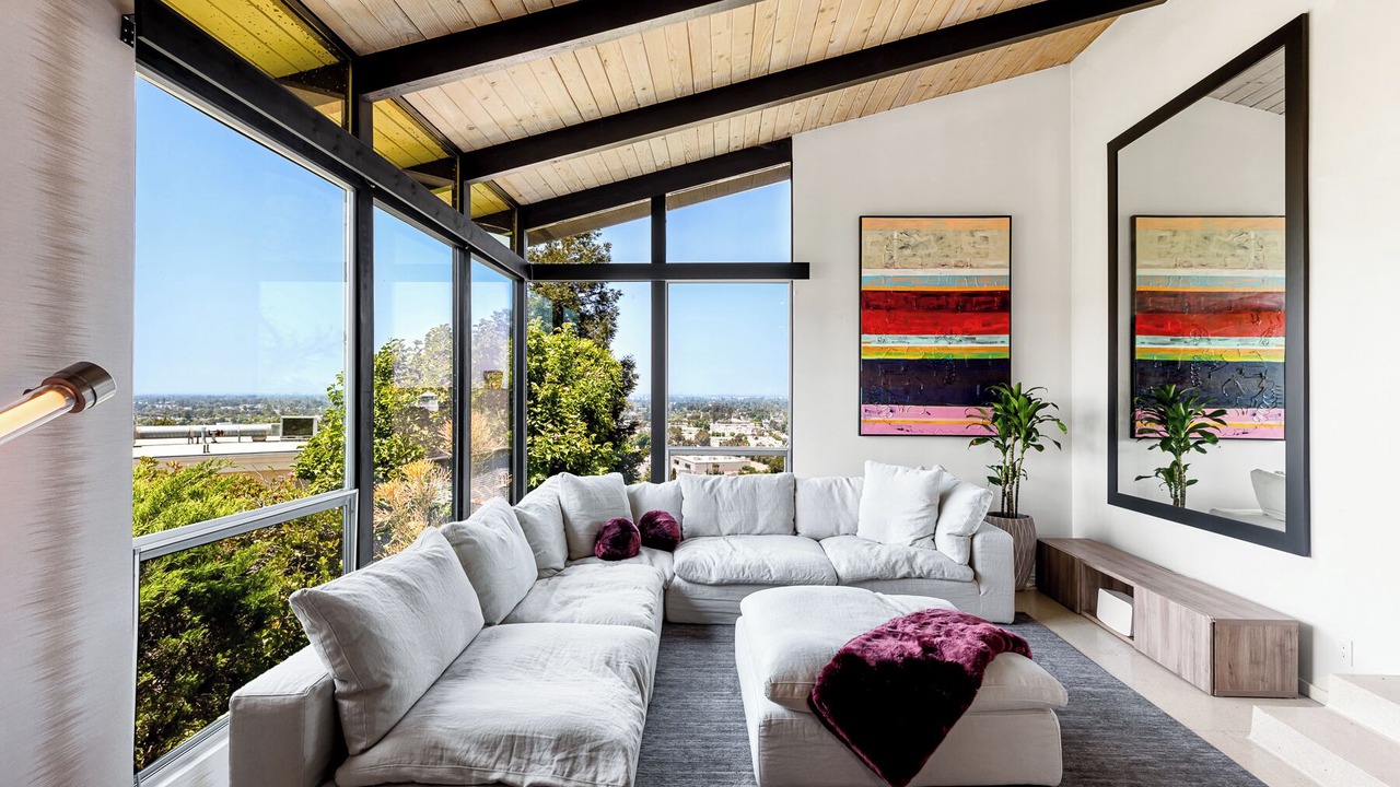 Photo of Livingroom in Studio City