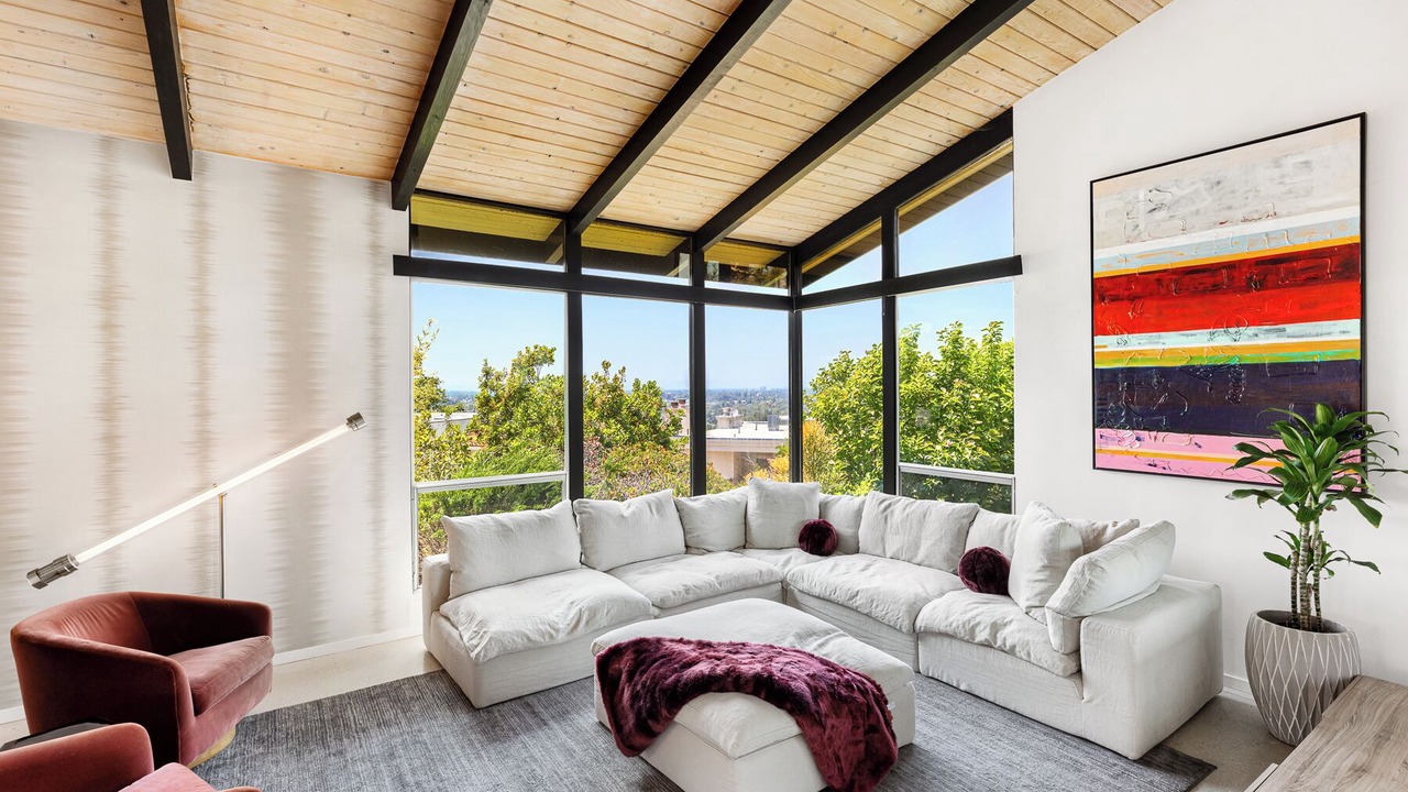 Photo of Livingroom in Studio City