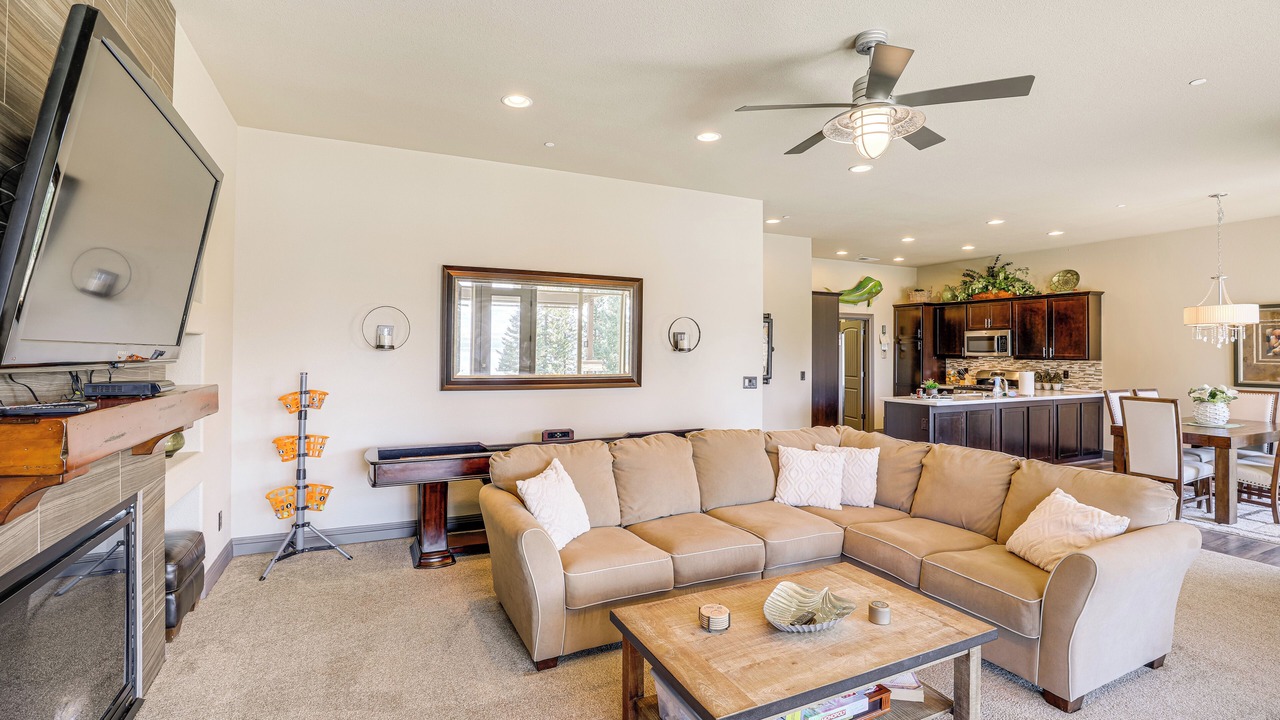 Photo of Livingroom in Lake Almanor Country Club