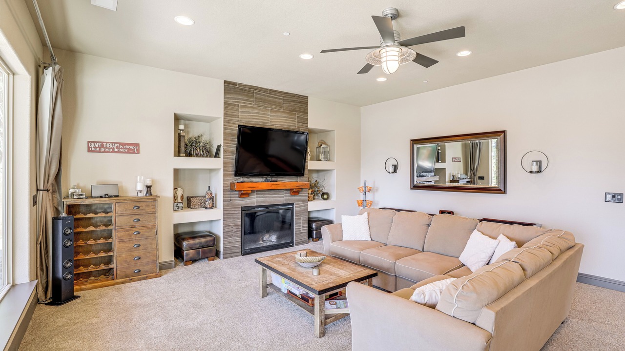 Photo of Livingroom in Lake Almanor Country Club
