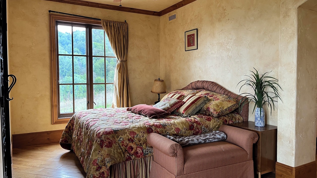 Photo of Bedroom in Saratoga