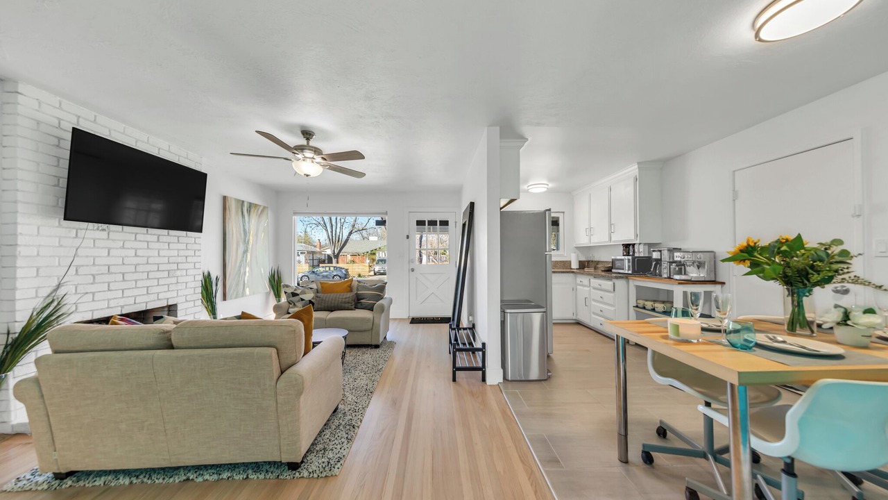 Photo of Livingroom in Davis