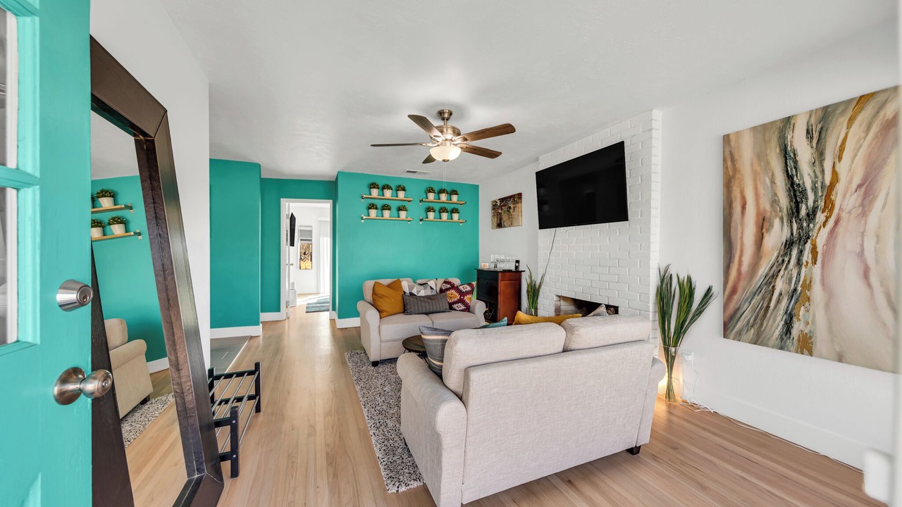 Photo of Livingroom in Davis