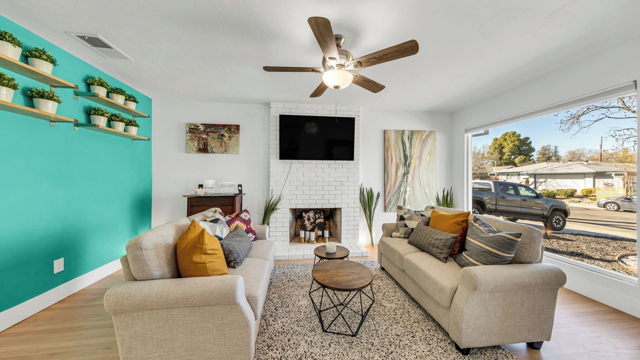 Photo of Livingroom in Davis