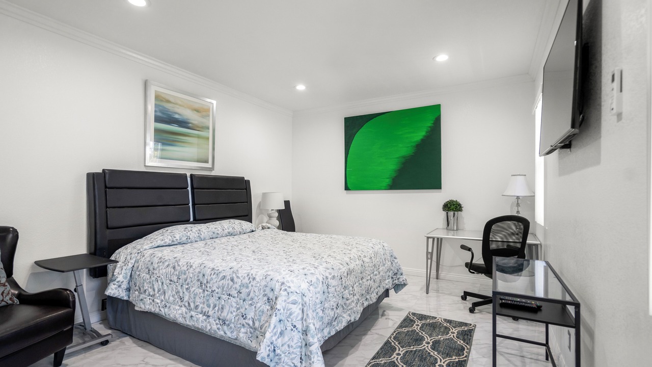 Photo of Bedroom in Eastlake Greens