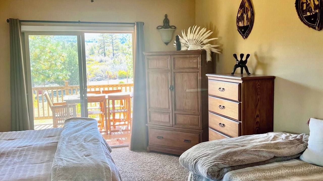 Photo of Bedroom in Weed