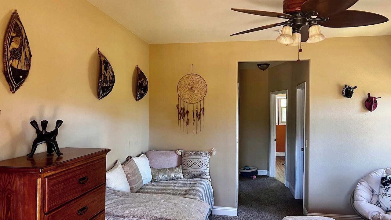 Photo of Bedroom in Weed