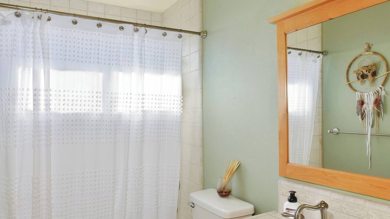 Photo of Bathroom in Weed
