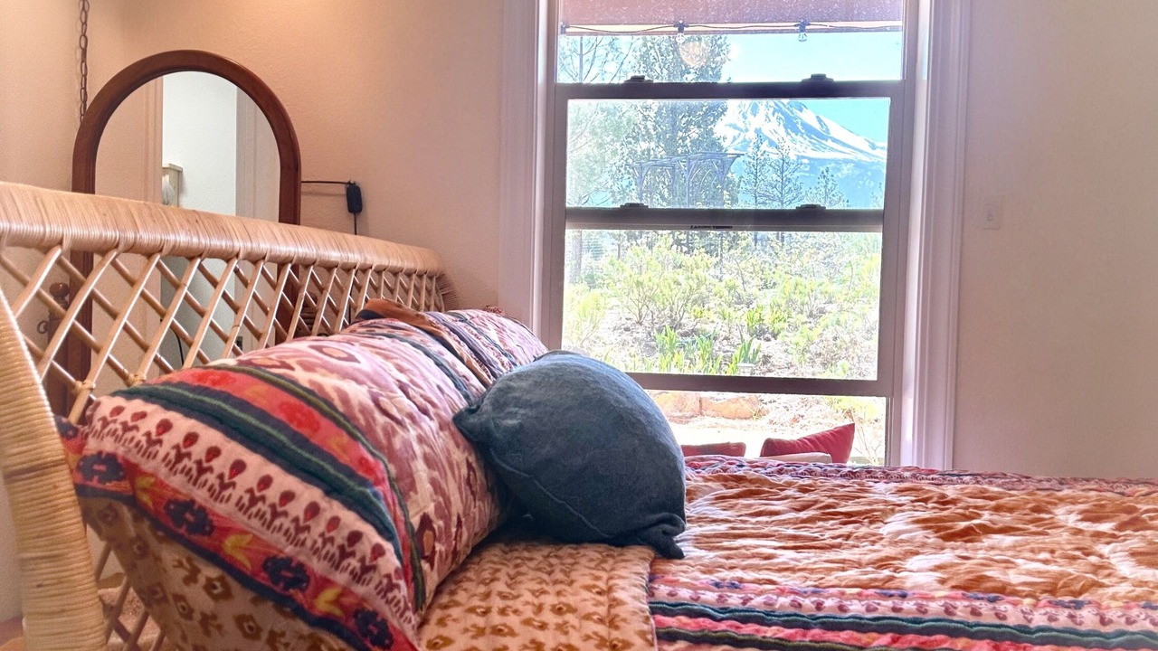 Photo of Bedroom in Weed
