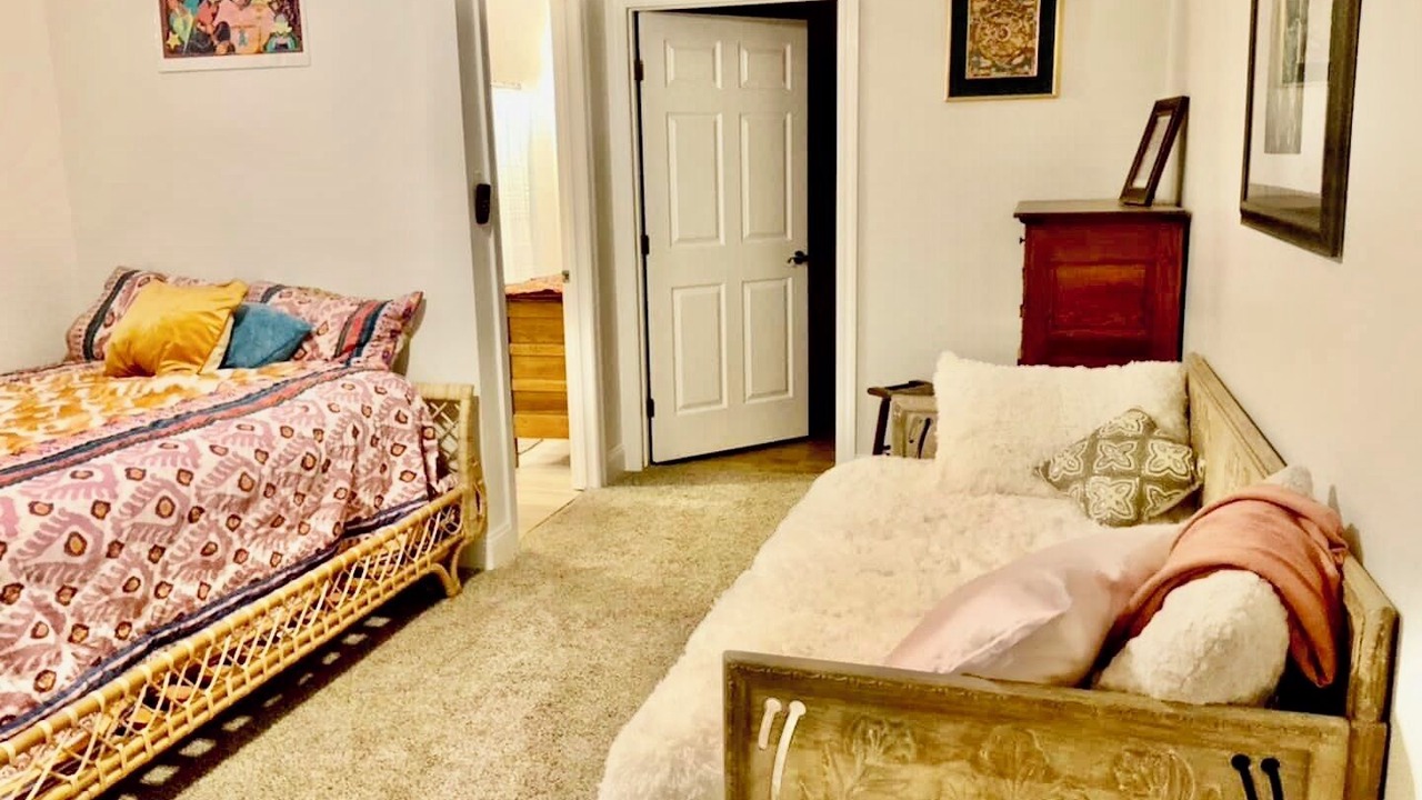 Photo of Bedroom in Weed