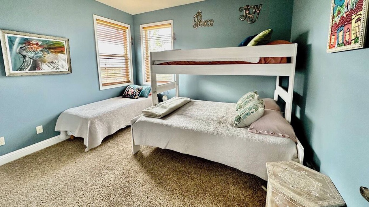 Photo of Bedroom in Weed