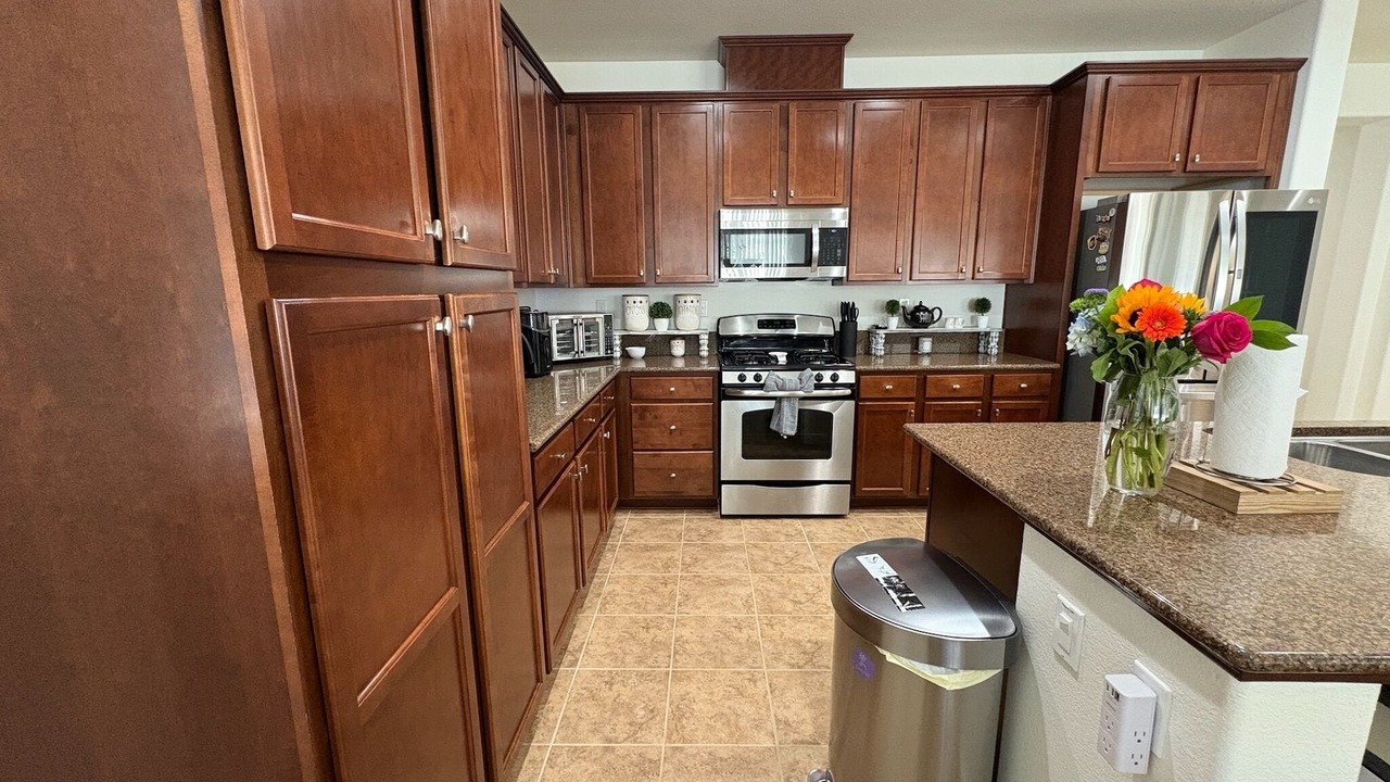 Photo of Kitchen in Hood