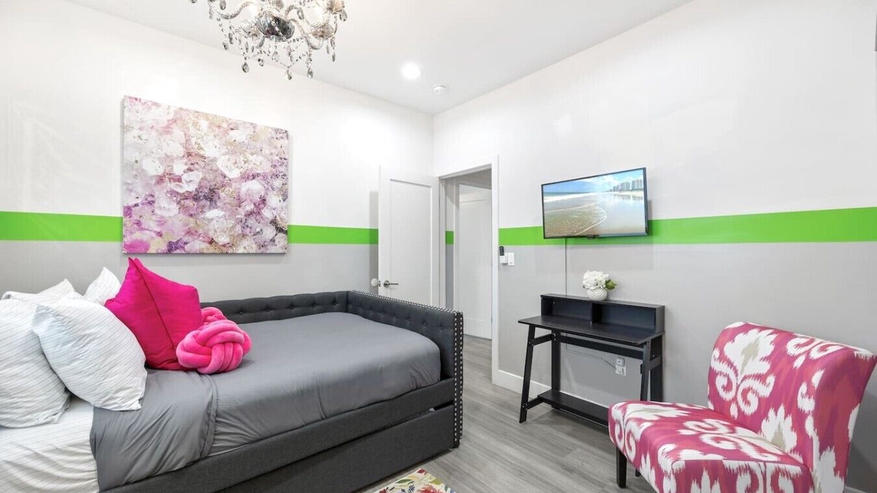 Photo of Bedroom in NoHo Arts District