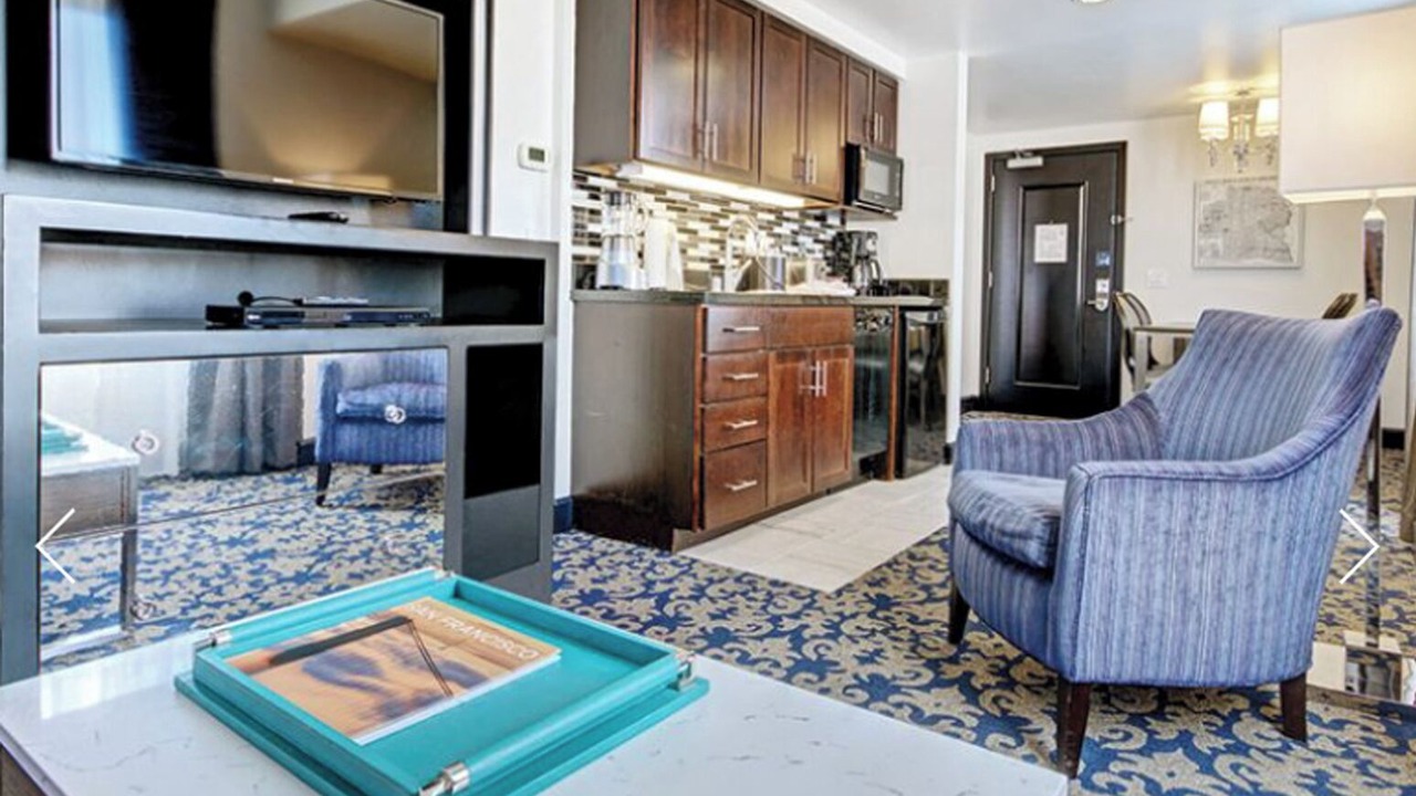 Photo of Livingroom in Tenderloin