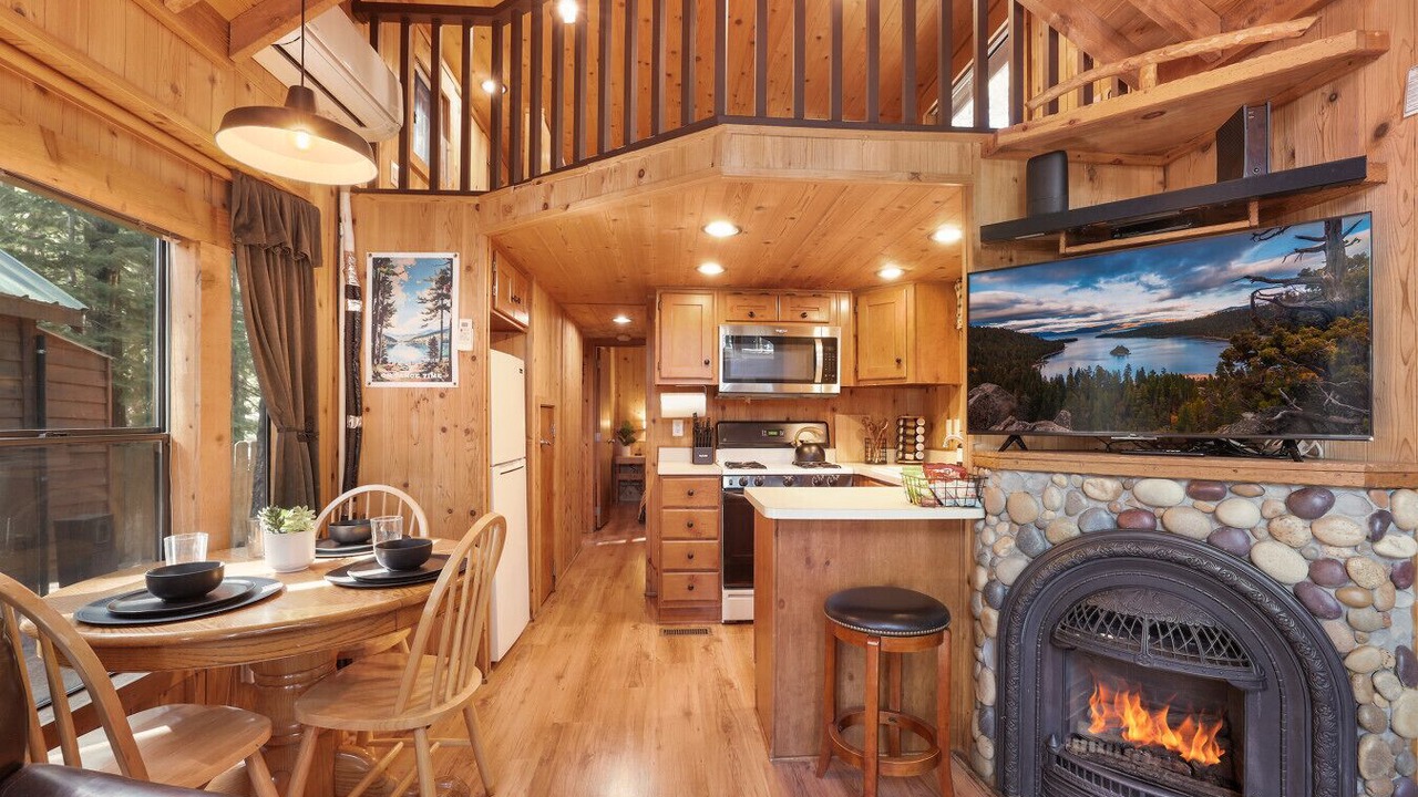 Photo of Livingroom in Tahoe Valley