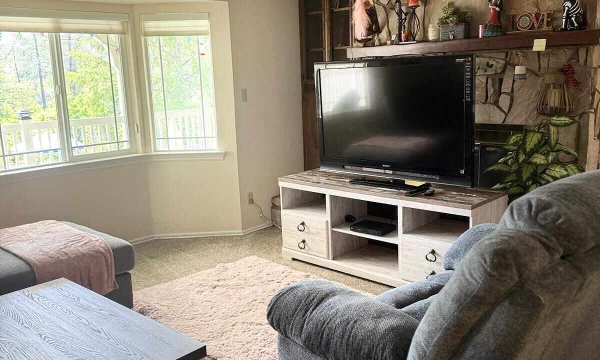 Photo of Livingroom in Shasta Lake