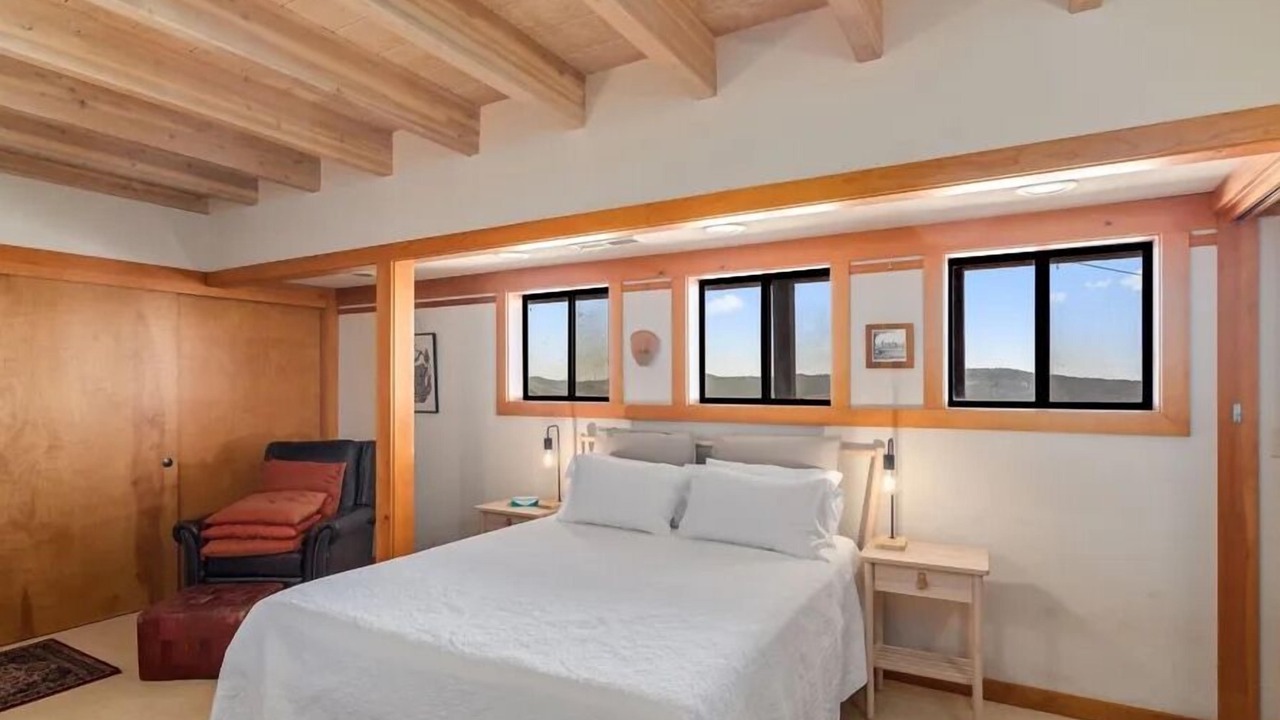Photo of Bedroom in Groveland