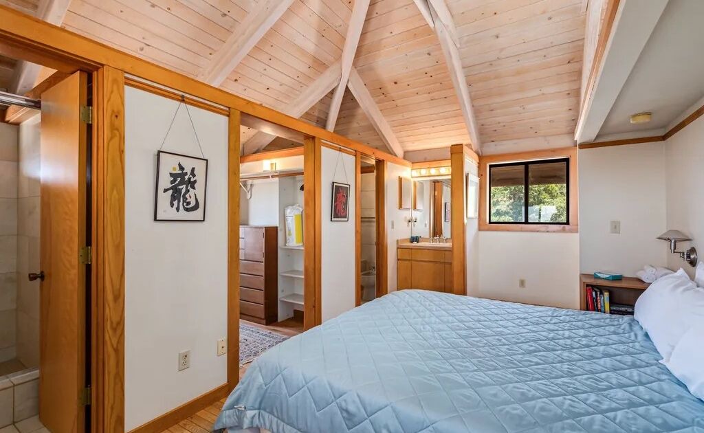 Photo of Bedroom in Groveland