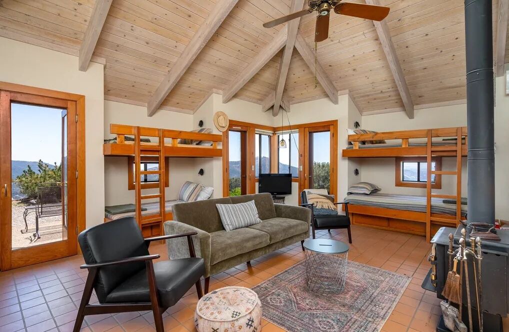 Photo of Livingroom in Groveland