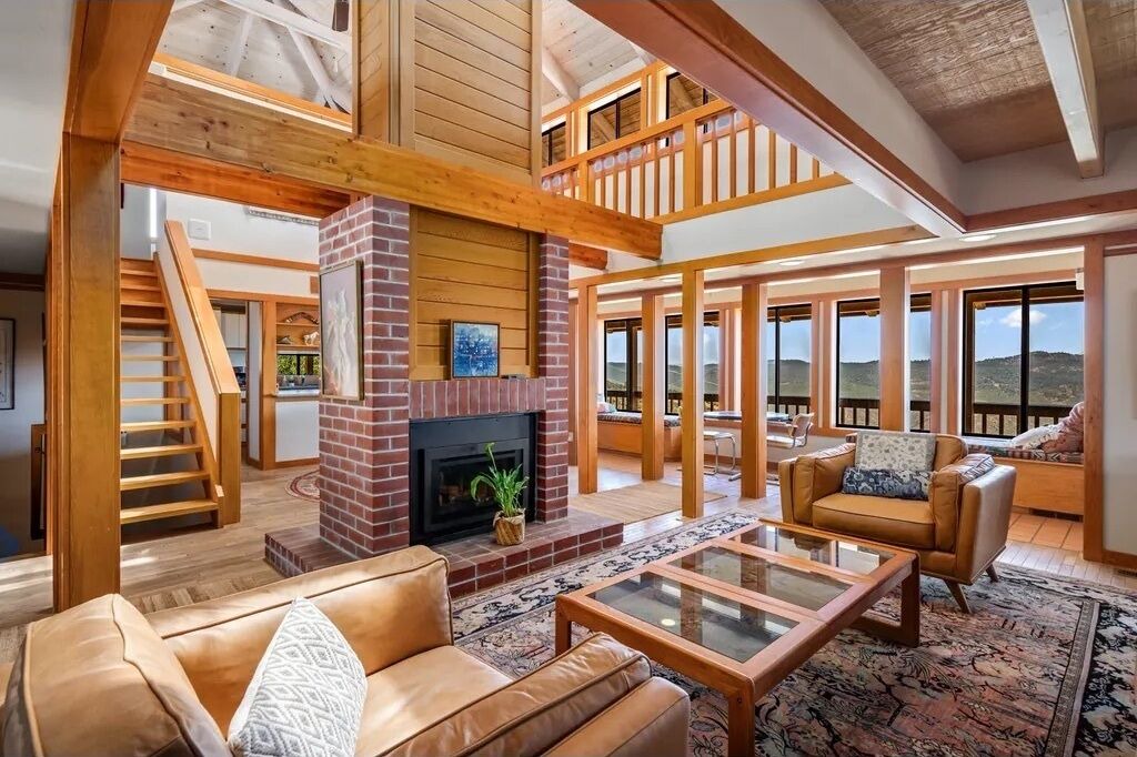Photo of Livingroom in Groveland
