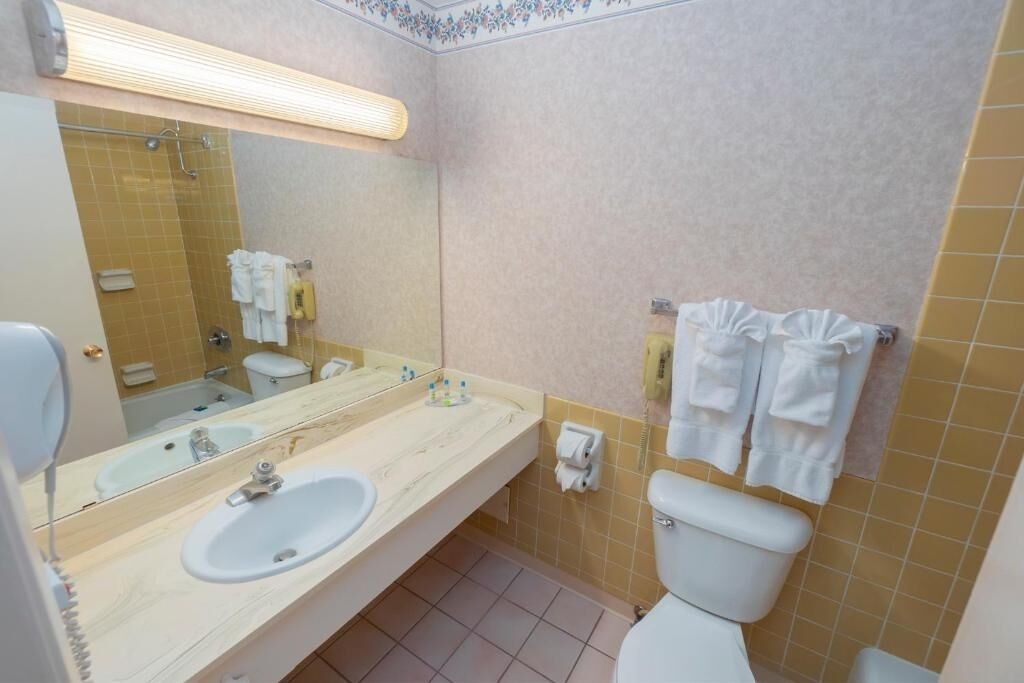 Photo of Bathroom in Raisin