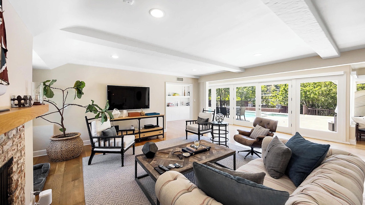 Photo of Livingroom in Beverly Hills