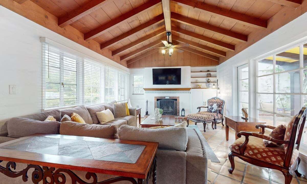 Photo of Livingroom in Country Club