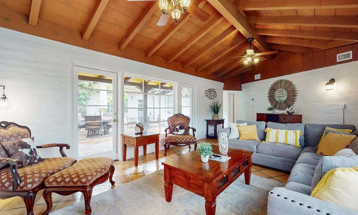 Photo of Livingroom in Country Club