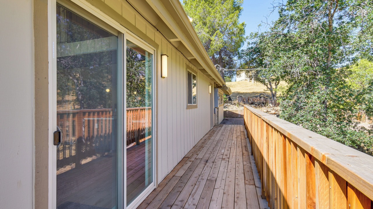 Photo of Patio Balcony in Yosemite Lakes