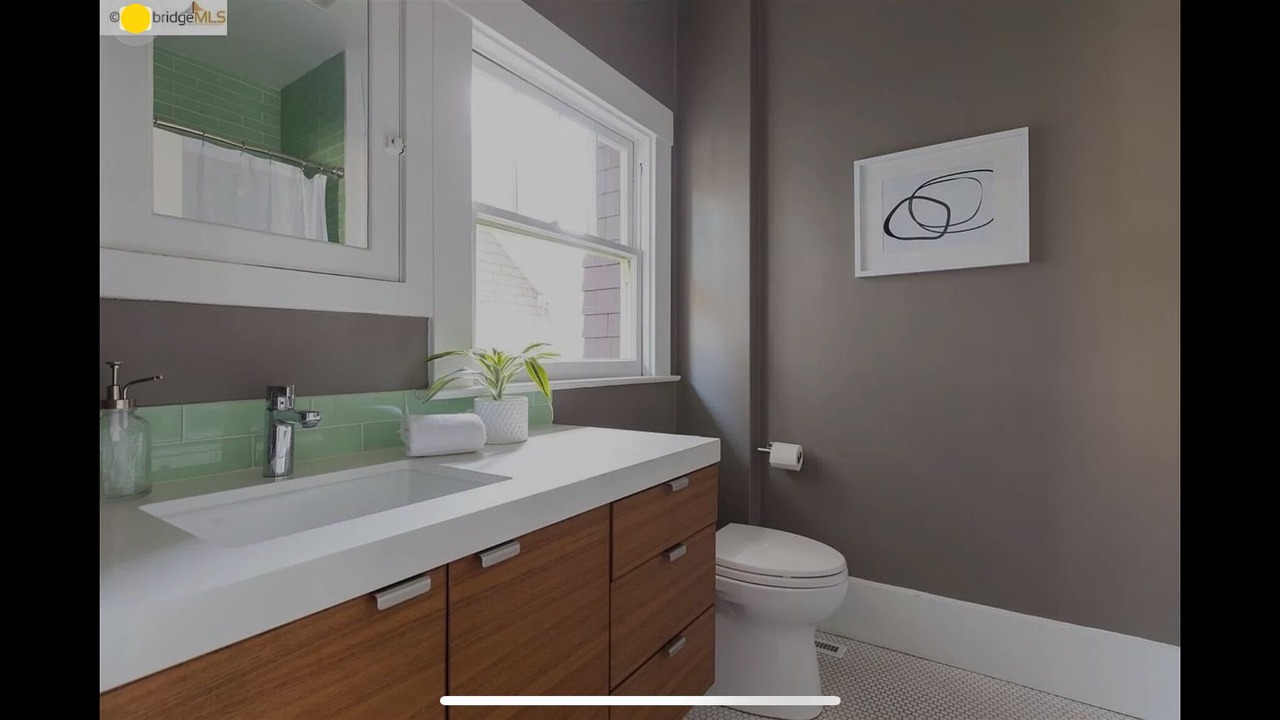 Photo of Bathroom in Piedmont Avenue