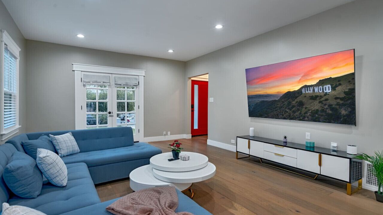 Photo of Livingroom in Wilshire
