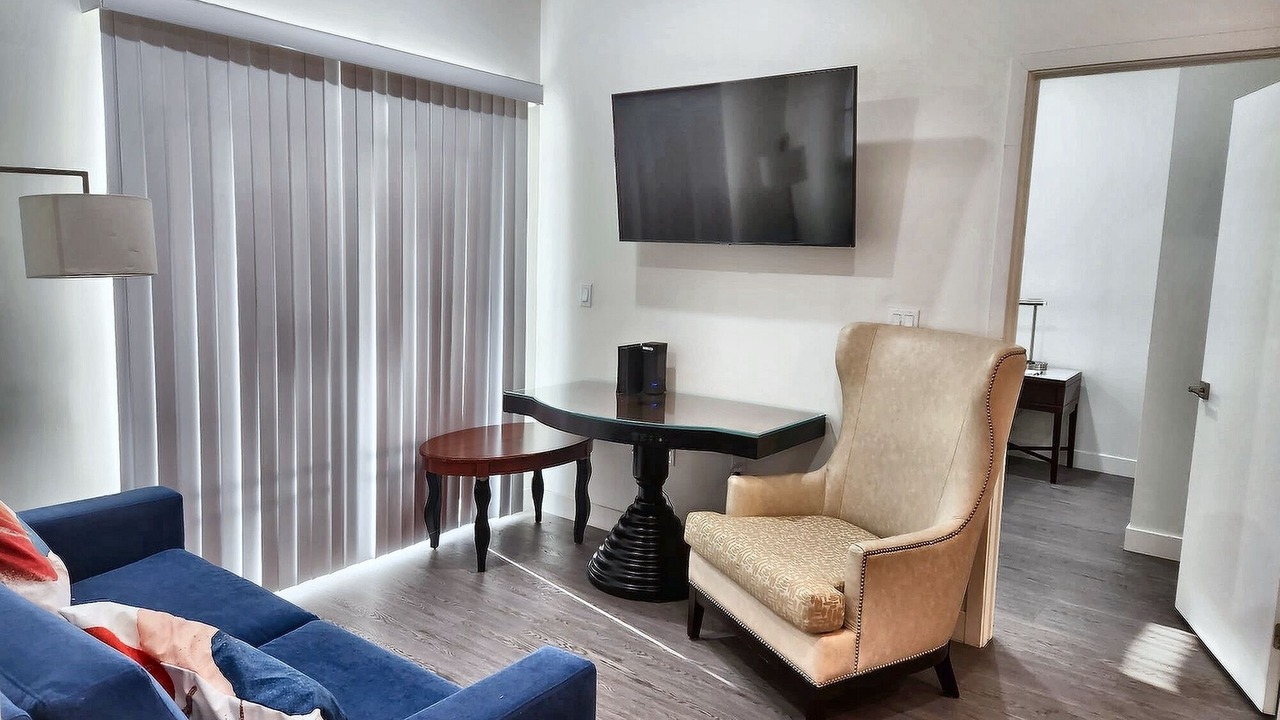 Photo of Livingroom in Pico-Union