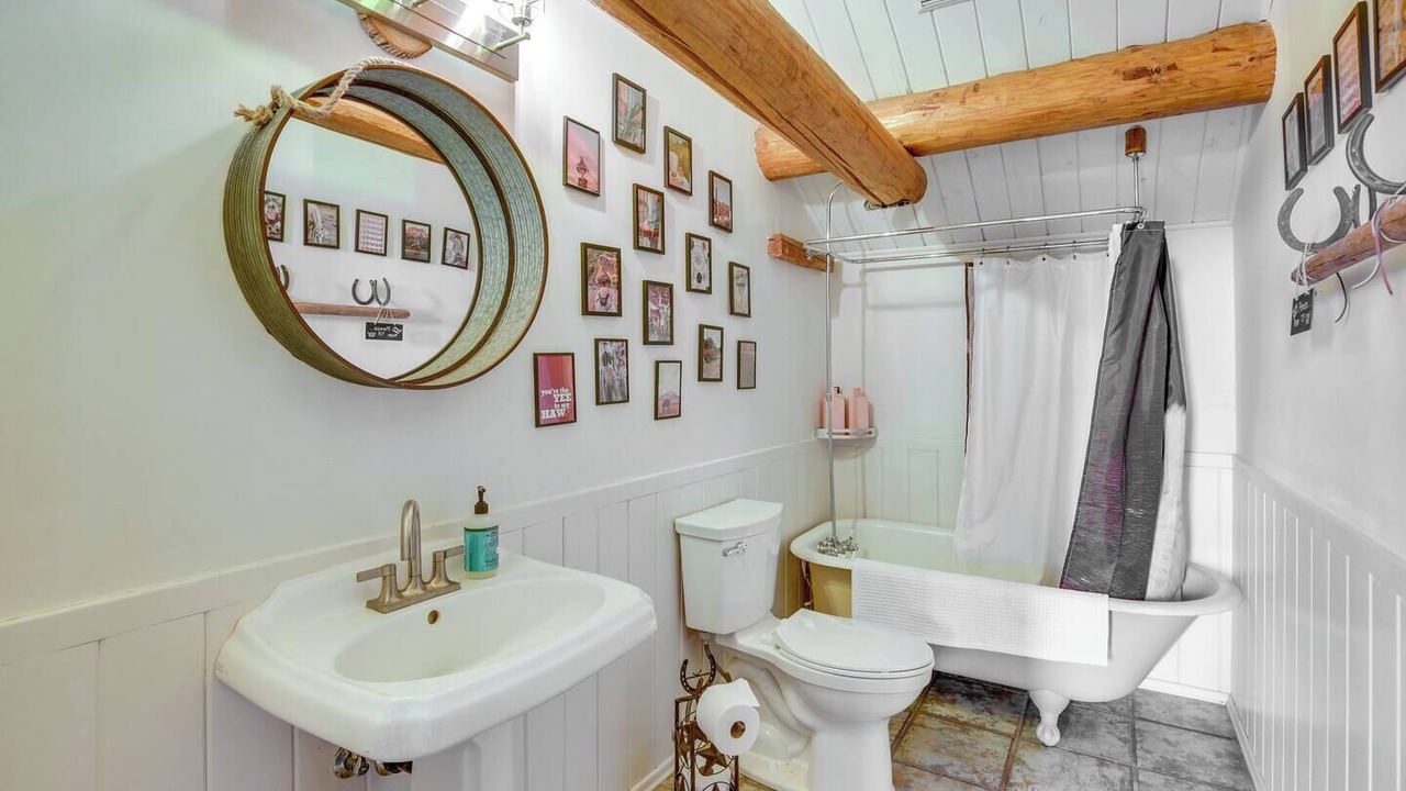 Photo of Bathroom in Alpine