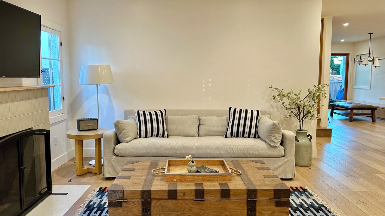 Photo of Livingroom in West Los Angeles